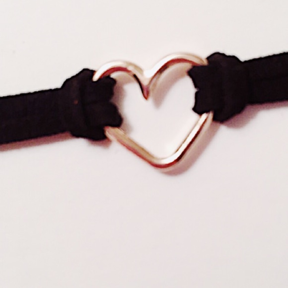 💖4/$25 Dainty Faux Suede Choker W/ Heart Charm - Picture 3 of 5
